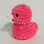 Handgehäkeltes Kuschelentchen „Bubble Pink“ – Amigurumi Plüschtier aus Chenillegarn