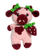 Erdbeer-Kuh Kuscheltier – Handgemachte Amigurumi Kuh im Strawberry Design