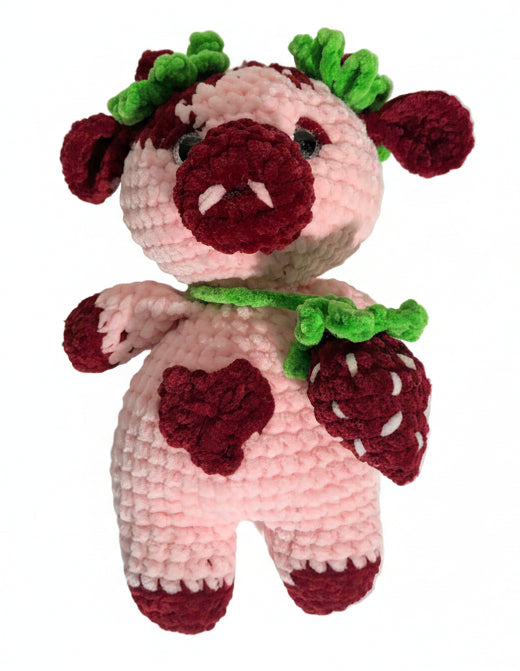 Erdbeer-Kuh Kuscheltier – Handgemachte Amigurumi Kuh im Strawberry Design
